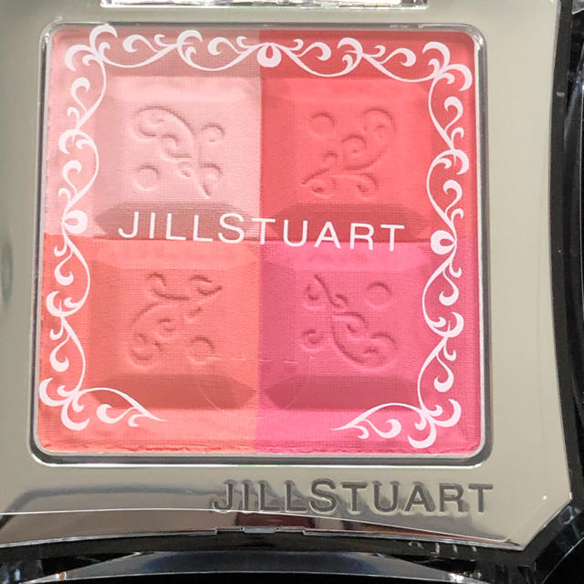 JILLSTUART(ジルスチュアート)のジルスチュアート コンパクト スワロフスキーエレメント コスメ/美容のベースメイク/化粧品(チーク)の商品写真