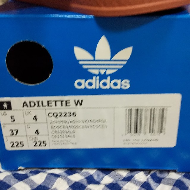 adidas(アディダス)のあみ様専用adidasアディダスADILETTEアディレッタピンク22.5新品  レディースの靴/シューズ(サンダル)の商品写真