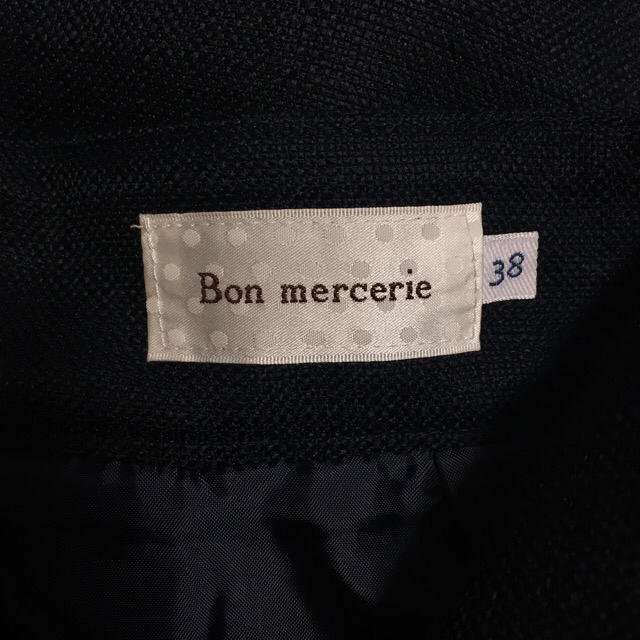 Bon mercerie(ボンメルスリー)の美品 ボンメルスリー ウエストリボンスカート ネイビー レディースのスカート(ひざ丈スカート)の商品写真