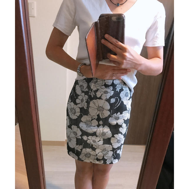 BE RADIANCE(ビーラディエンス)のビーラディエンス✳︎花柄メッシュのタイトスカート レディースのスカート(ミニスカート)の商品写真