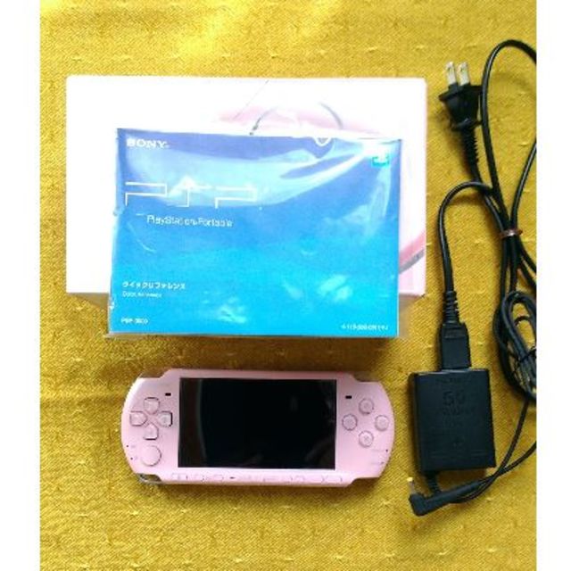 PlayStation Portable(プレイステーションポータブル)のPSP3000　ブロッサムピンク【電池パック無】 エンタメ/ホビーのゲームソフト/ゲーム機本体(携帯用ゲーム機本体)の商品写真