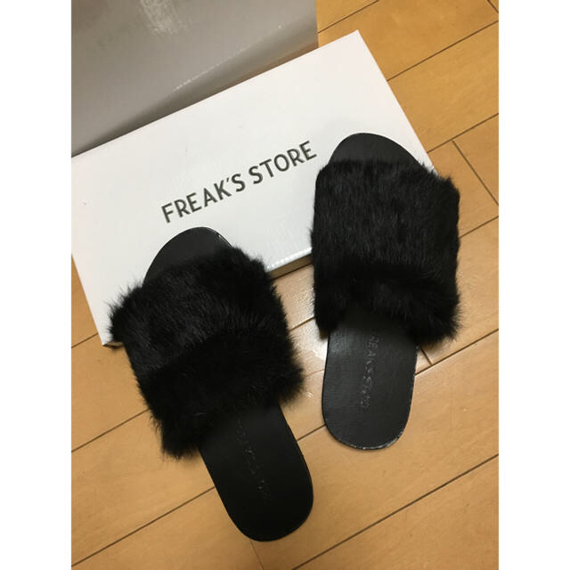 FREAK'S STORE(フリークスストア)の新品 FREAK’S STORE  ファーサンダル /ブラック レディースの靴/シューズ(サンダル)の商品写真