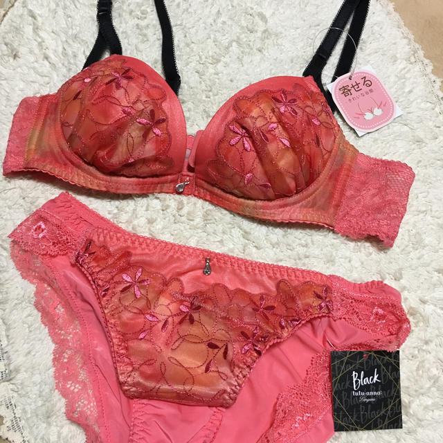 tutuanna(チュチュアンナ)の再値下げ‼️☆新品☆チュチュアンナ♡ブラ ショーツset 『お値下げしました』 レディースの下着/アンダーウェア(ブラ&ショーツセット)の商品写真