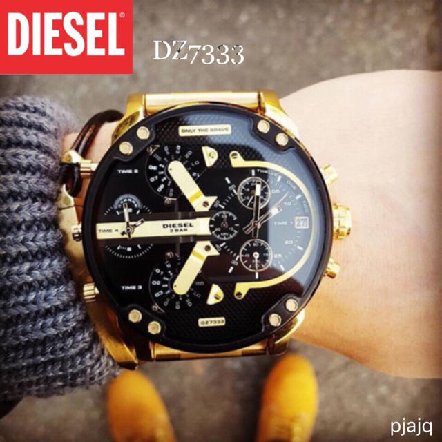 DIESEL(ディーゼル)の限定値下げ！早い者勝ち！新品未使用 DIESEL DZ7333腕時計 金黒クロノ メンズの時計(腕時計(アナログ))の商品写真