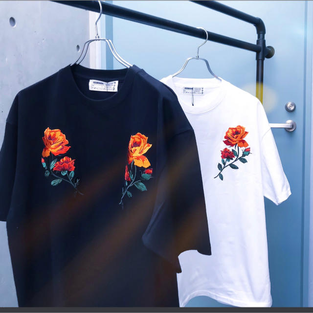 トップスLEGENDA 原宿限定カラー オレンジ薔薇Tシャツ