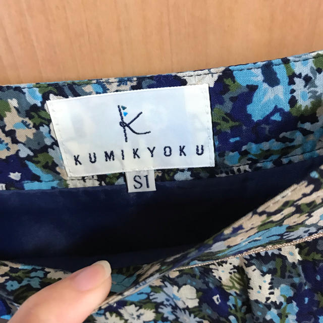 kumikyoku（組曲）(クミキョク)の組曲☆3号 5号 小花柄 スカート ブルー系 小さいサイズ レディースのスカート(ひざ丈スカート)の商品写真