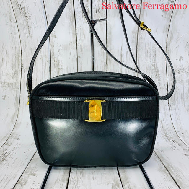 ショルダーバッグ専用 美品 Salvatore Ferragamo ヴァラ ショルダーバッグ