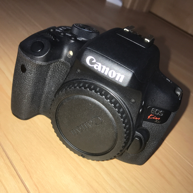 Canon(キヤノン)のCanon EOS KissX8i スマホ/家電/カメラのカメラ(デジタル一眼)の商品写真