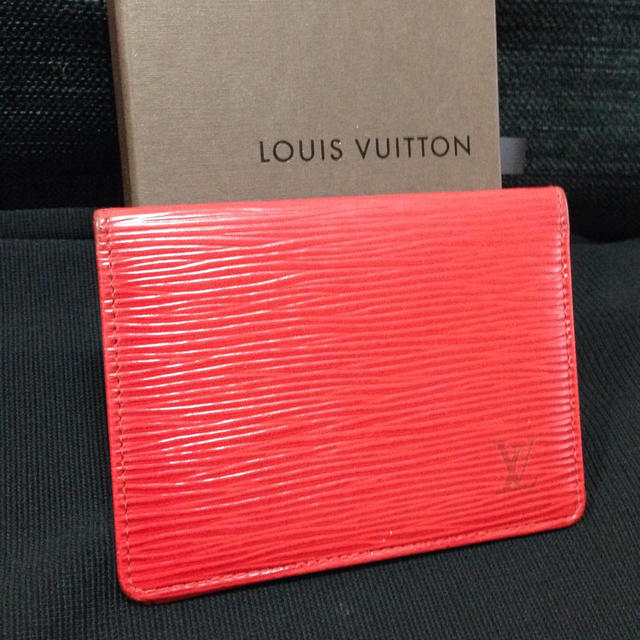 LOUIS VUITTON(ルイヴィトン)のヴィトン♡エピ パスケース レディースのファッション小物(名刺入れ/定期入れ)の商品写真