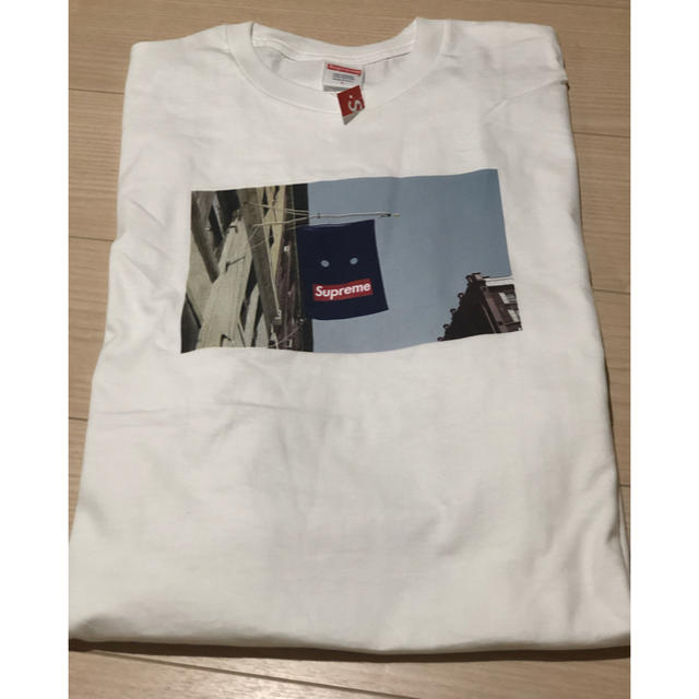 Supreme(シュプリーム)のsupreme Banner Tee メンズのトップス(Tシャツ/カットソー(半袖/袖なし))の商品写真