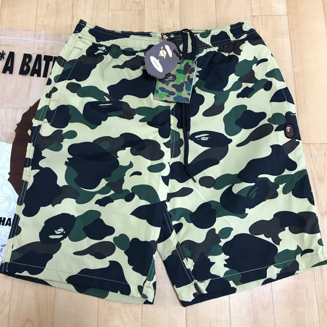 A BATHING APE(アベイシングエイプ)のBAPE 1ST CAMO ショートパンツ M イエローカモ ビーチパンツ メンズのパンツ(ショートパンツ)の商品写真