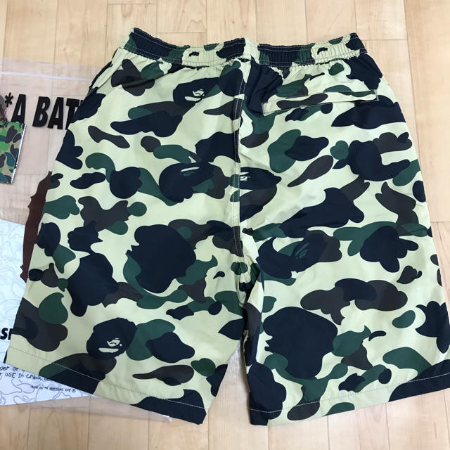 A BATHING APE(アベイシングエイプ)のBAPE 1ST CAMO ショートパンツ M イエローカモ ビーチパンツ メンズのパンツ(ショートパンツ)の商品写真