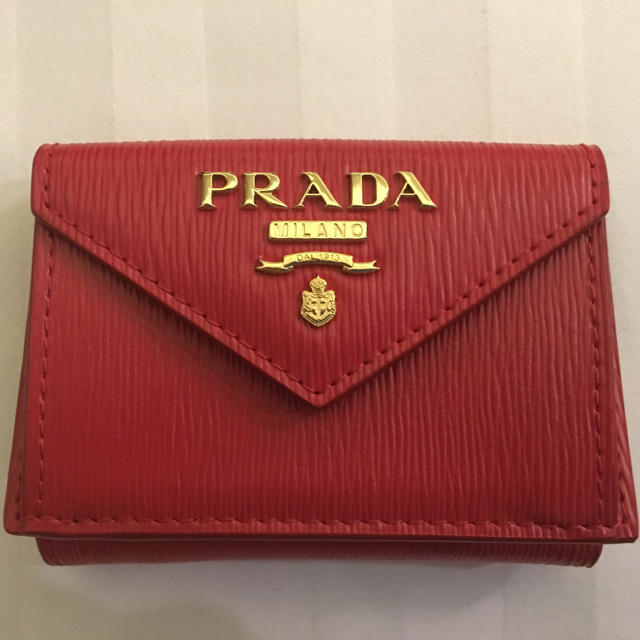 PRADA(プラダ)の★dream様専用　PRADA VITELLO 三つ折り財布 （レッド） レディースのファッション小物(財布)の商品写真