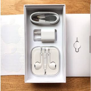 アイフォーン(iPhone)のiPhone6 付属品（イヤホン、充電器、ライトニングケーブル）(バッテリー/充電器)