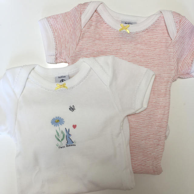 PETIT BATEAU(プチバトー)のプチバトー ロンパース ボーダー半袖ボディ 6m キッズ/ベビー/マタニティのベビー服(~85cm)(ロンパース)の商品写真