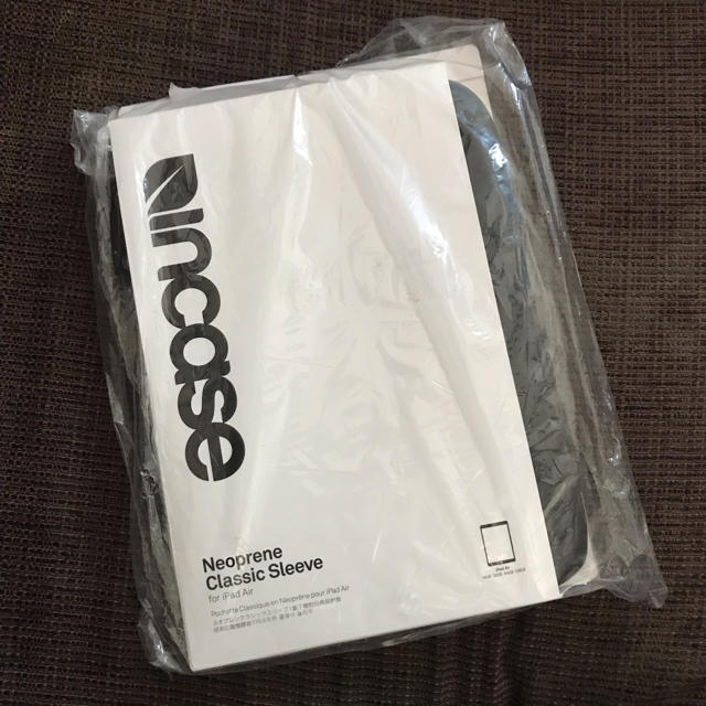 Incase(インケース)のincase neoprene classic sleeve新品ブラック スマホ/家電/カメラのスマホアクセサリー(iPadケース)の商品写真
