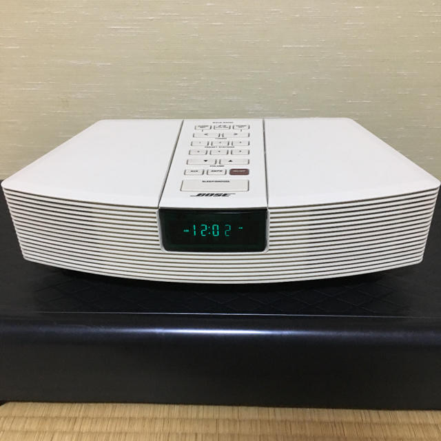 BOSE(ボーズ)のBOSE Wave Radio（AWR1-0W）リモコン付き スマホ/家電/カメラのオーディオ機器(ラジオ)の商品写真