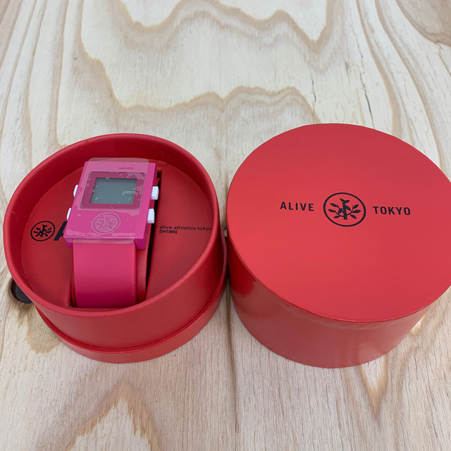 Alive Athletics(アライブアスレティックス)の◆新品未使用◆ALIVE腕時計　SIMPLE　magentad メンズの時計(腕時計(デジタル))の商品写真