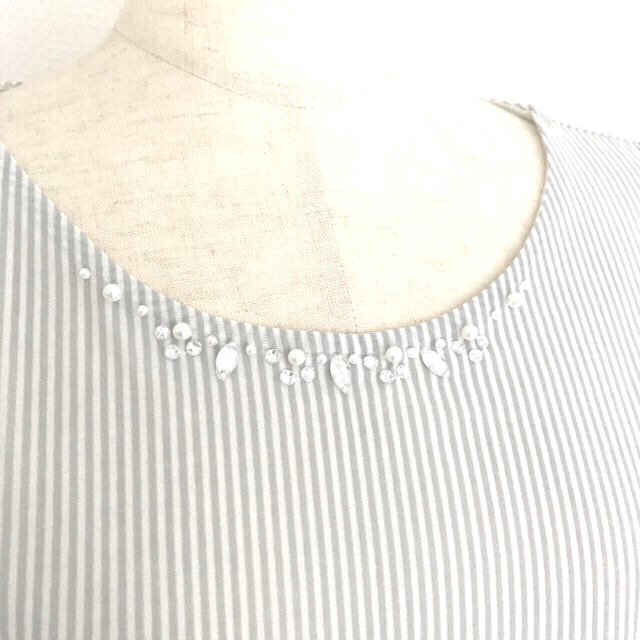 grove(グローブ)のMサイズ☆ グローブ オフィスカジュアル ボーダー変わり袖ブラウス ビジュー レディースのトップス(シャツ/ブラウス(半袖/袖なし))の商品写真
