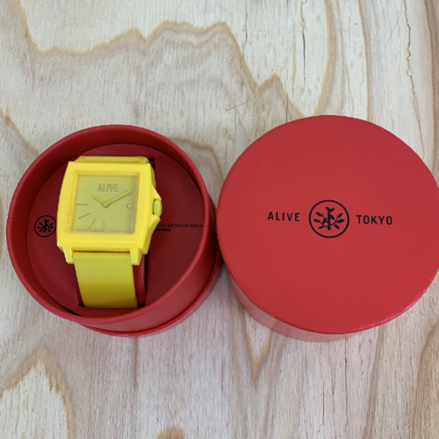 Alive Athletics(アライブアスレティックス)の◆新品未使用◆ALIVE腕時計　EASY　yellow メンズの時計(腕時計(アナログ))の商品写真