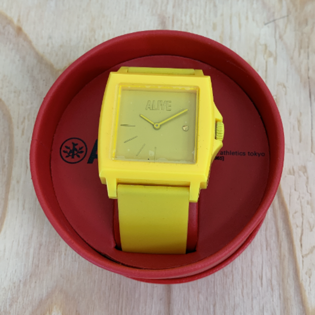 Alive Athletics(アライブアスレティックス)の◆新品未使用◆ALIVE腕時計　EASY　yellow メンズの時計(腕時計(アナログ))の商品写真