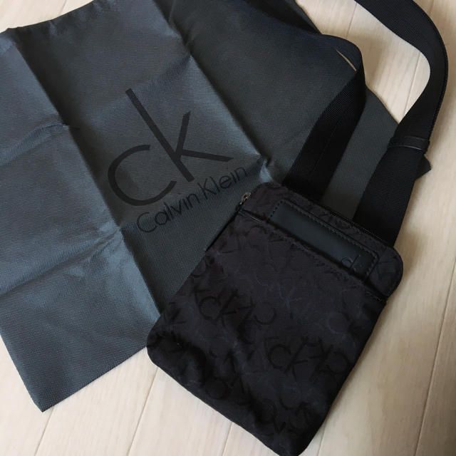 ck Calvin Klein(シーケーカルバンクライン)の【あつ様専用】カルバンクライン ショルダーバッグ メンズのバッグ(ショルダーバッグ)の商品写真