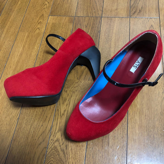 SLY(スライ)のお値下げ　SLY 赤 ベルベットヒール レディースの靴/シューズ(ハイヒール/パンプス)の商品写真