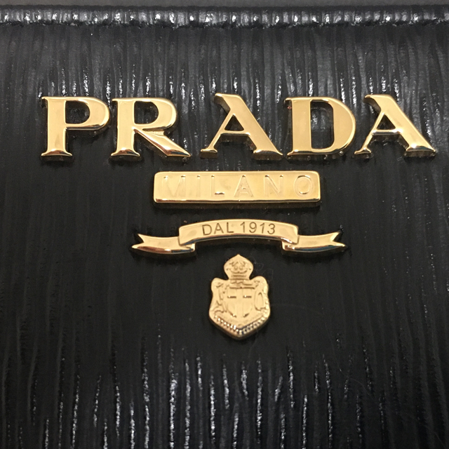 PRADA(プラダ)の【アウトレット正規品】 PRADA 長財布 （外側Nero、内側Lacca1） レディースのファッション小物(財布)の商品写真