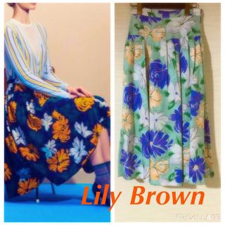 リリーブラウン(Lily Brown)のお値下中‼️新品⭐️大花柄フレアスカート(ひざ丈スカート)