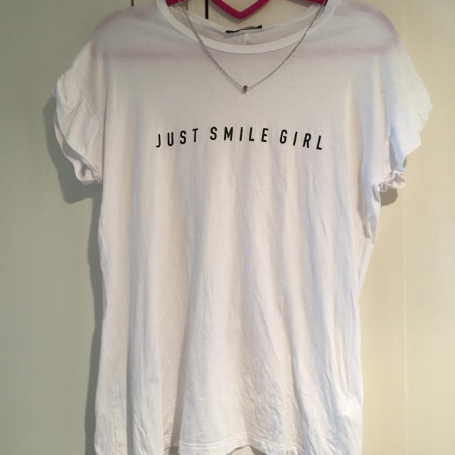 ZARA(ザラ)のZARA☆ネックチェーン付きTシャツ☆ レディースのトップス(Tシャツ(半袖/袖なし))の商品写真