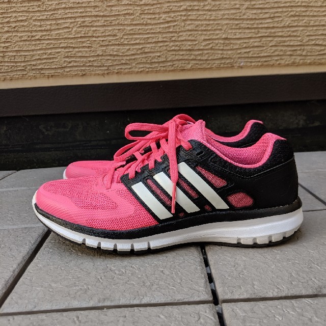 adidas(アディダス)のadidas スニーカー run strong ピンク レディースの靴/シューズ(スニーカー)の商品写真