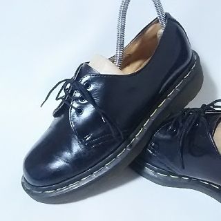 ドクターマーチン(Dr.Martens)の
希少イングランド製!ドクターマーチン高級3ホールローファー黒23.5cm


(ローファー/革靴)