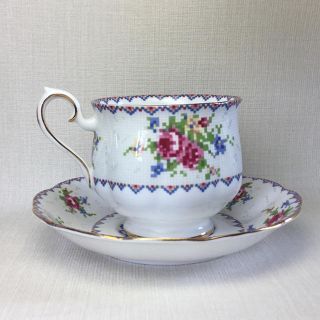 ロイヤルアルバート(ROYAL ALBERT)のロイヤルアルバート カップソーサー プチポワン アンティーク 廃盤品 美品(グラス/カップ)