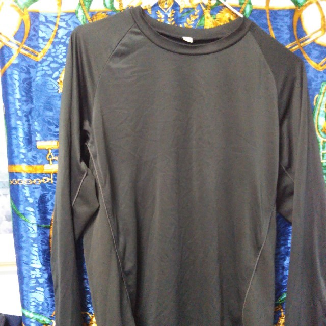 UNIQLO(ユニクロ)の黒長袖シャツ メンズのトップス(Tシャツ/カットソー(七分/長袖))の商品写真