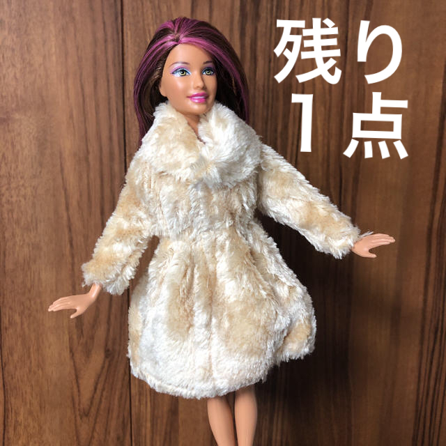 Barbie(バービー)のバービー人形サイズ ベージュのコート リカちゃん ジェニー ブライス 洋服靴 エンタメ/ホビーのおもちゃ/ぬいぐるみ(キャラクターグッズ)の商品写真