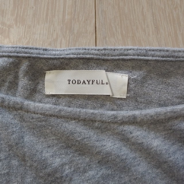 TODAYFUL(トゥデイフル)の　TODAYFUL　トゥデイフル　 Tシャツ　グレー レディースのトップス(Tシャツ(半袖/袖なし))の商品写真