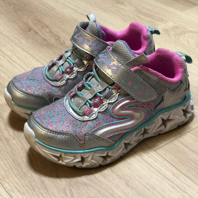 SKECHERS(スケッチャーズ)のスケッチャーズ シューズ キッズ/ベビー/マタニティのキッズ靴/シューズ(15cm~)(スニーカー)の商品写真