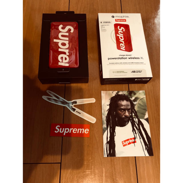 Supreme mophie powerstation wireless XL