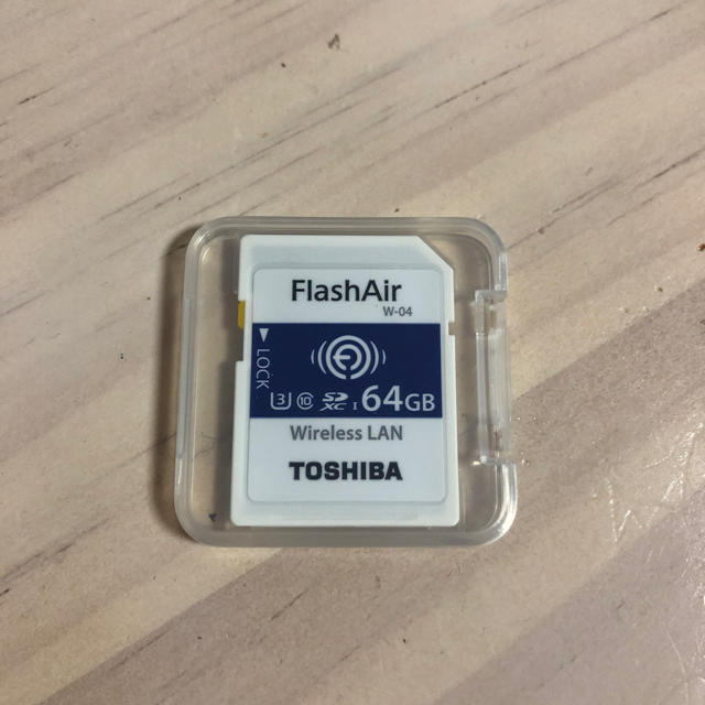 東芝(トウシバ)のFlashAir フラッシュエアー 64GB スマホ/家電/カメラのカメラ(ミラーレス一眼)の商品写真