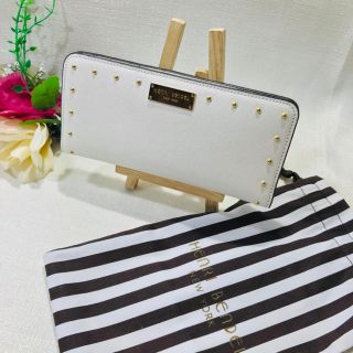 ヘンリベンデル(Henri Bendel)のHENRI BENDEL ヘンリベンデル スタッズ 長財布 かぶせ蓋 ホワイト(財布)