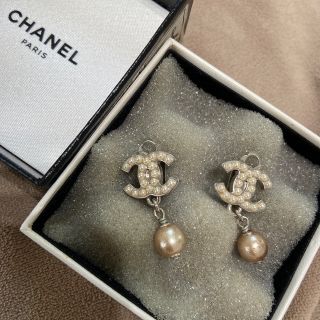 シャネル(CHANEL)の【CHANEL正規品】パール付きイヤリング(イヤリング)