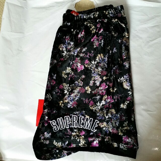 Supreme(シュプリーム)のエイプ様 supreme floral velour short Sサイズ メンズのパンツ(ショートパンツ)の商品写真