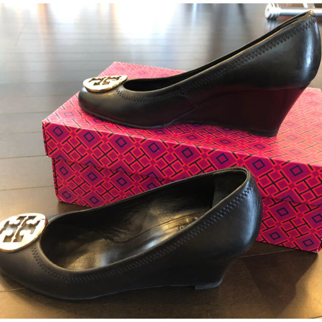 Tory Burch(トリーバーチ)のトリーバーチ  サリー ウェッジパンプス 24.5 レディースの靴/シューズ(ハイヒール/パンプス)の商品写真