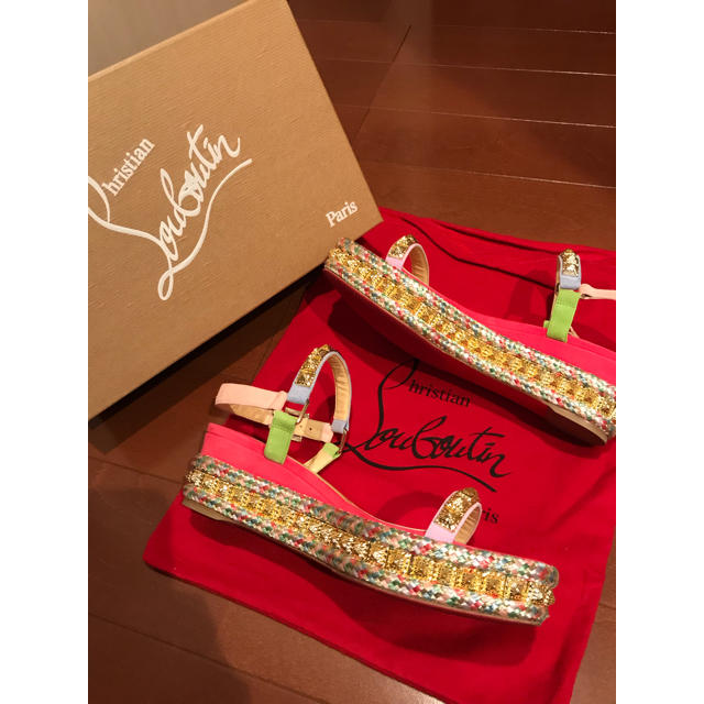 Christian Louboutin(クリスチャンルブタン)のせらたん様専用　クリスチャンルブタン 今期新作 マルチカラーサンダル レディースの靴/シューズ(サンダル)の商品写真