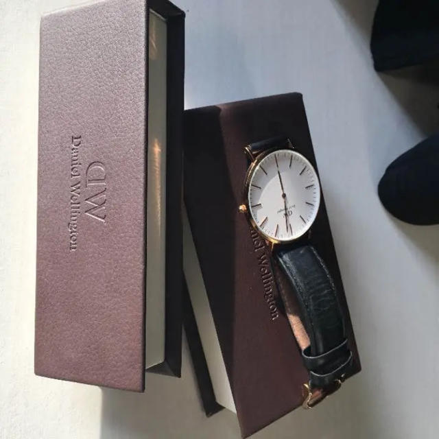 Daniel Wellington(ダニエルウェリントン)のダニエルウェリントン 腕時計 ブラウンレザーバンド付き メンズの時計(腕時計(アナログ))の商品写真