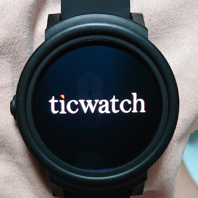 ticwatch E メンズの時計(腕時計(デジタル))の商品写真