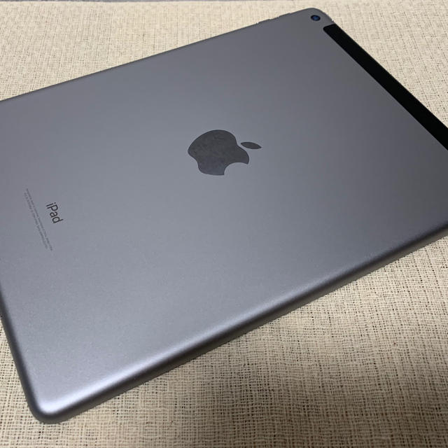 Apple(アップル)のiPad9.7インチ第6世代Wi-Fi+Cellular128GB SIMフリー スマホ/家電/カメラのPC/タブレット(タブレット)の商品写真