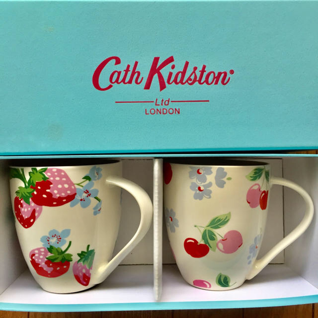 Cath Kidston(キャスキッドソン)のCath Kidston ペアマグカップ インテリア/住まい/日用品のキッチン/食器(グラス/カップ)の商品写真
