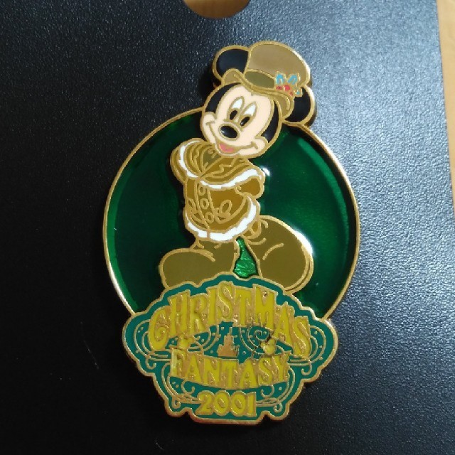 Disney(ディズニー)のディズニーリゾート　ピンバッジ　ディズニークリスマス2001 2点セット エンタメ/ホビーのアニメグッズ(バッジ/ピンバッジ)の商品写真