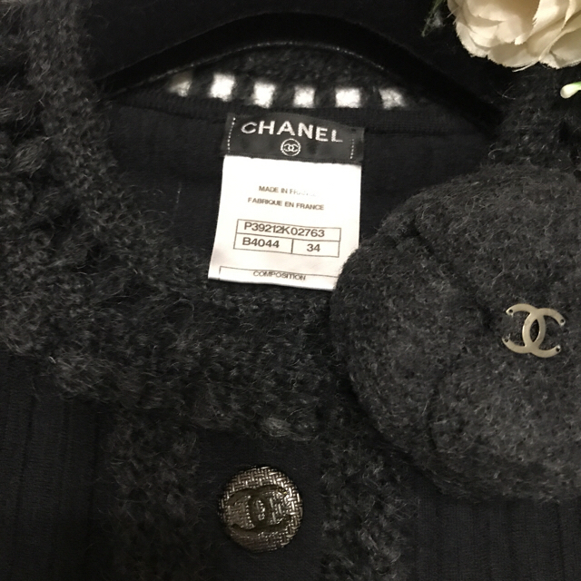 CHANEL(シャネル)のCHANEL●極美品●インパクトのあるココボタン●カーディガンジャケット● レディースのトップス(カーディガン)の商品写真